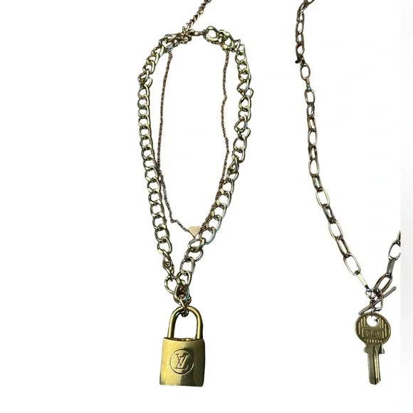 AUTHENTIC Rare 204 Louis Vuitton Lock and key with LV keychain and necklaces! - Picture 14 of 16